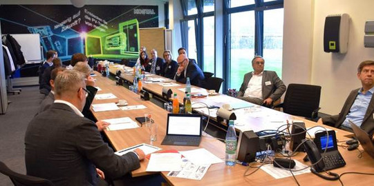 Roundtable Mittelstand Start-ups treffen etablierte Unternehmen am runden Tisch